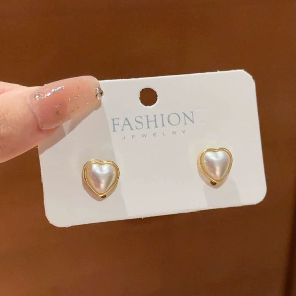 Retro Love Pearl Earrings For Women Zinc Alloy Material With Heart Pattern And Electroplating Process