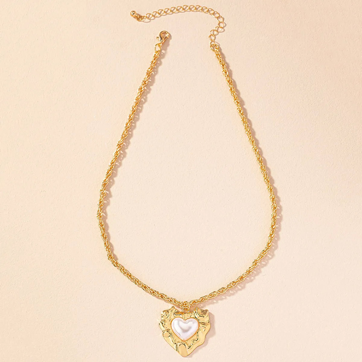 Retro Luxurious Commute Heart Shape Pearl Alloy Wholesale Pendant Necklace