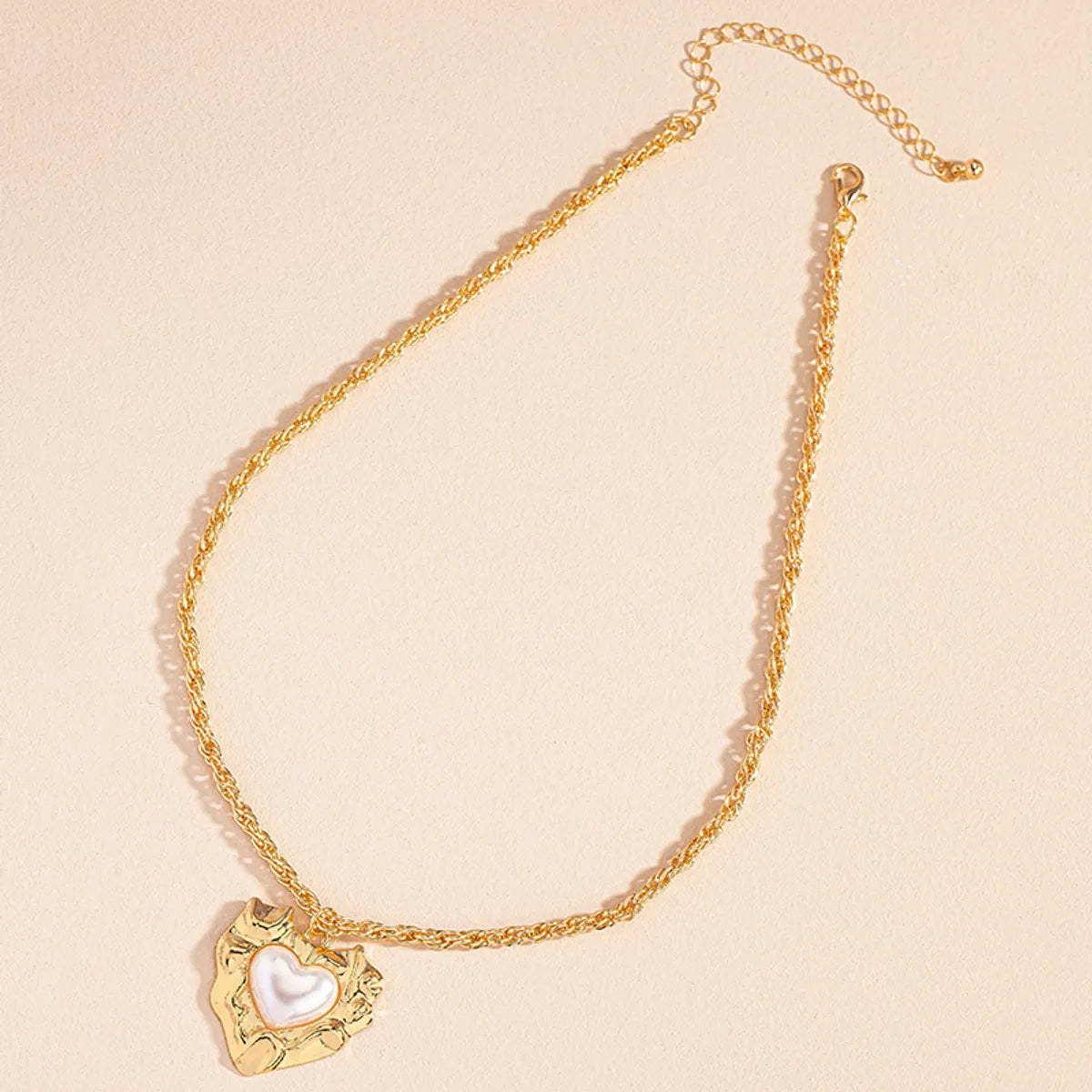 Retro Luxurious Commute Heart Shape Pearl Alloy Wholesale Pendant Necklace