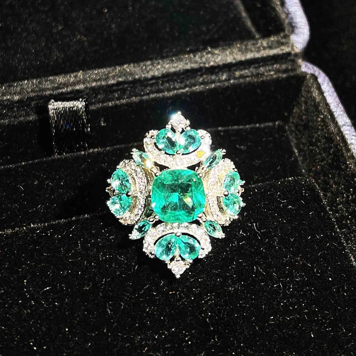 Retro Micro-embellished Diamond Imitation Natural Paraiba Green Diamond Copper Ring