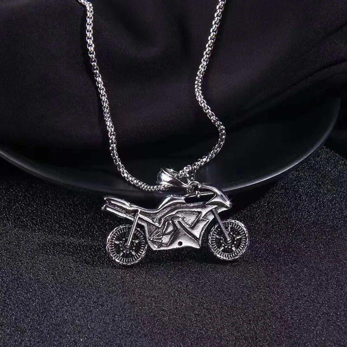 Retro Motorcycle Stainless Steel Alloy Plating Men'S Pendant Necklace