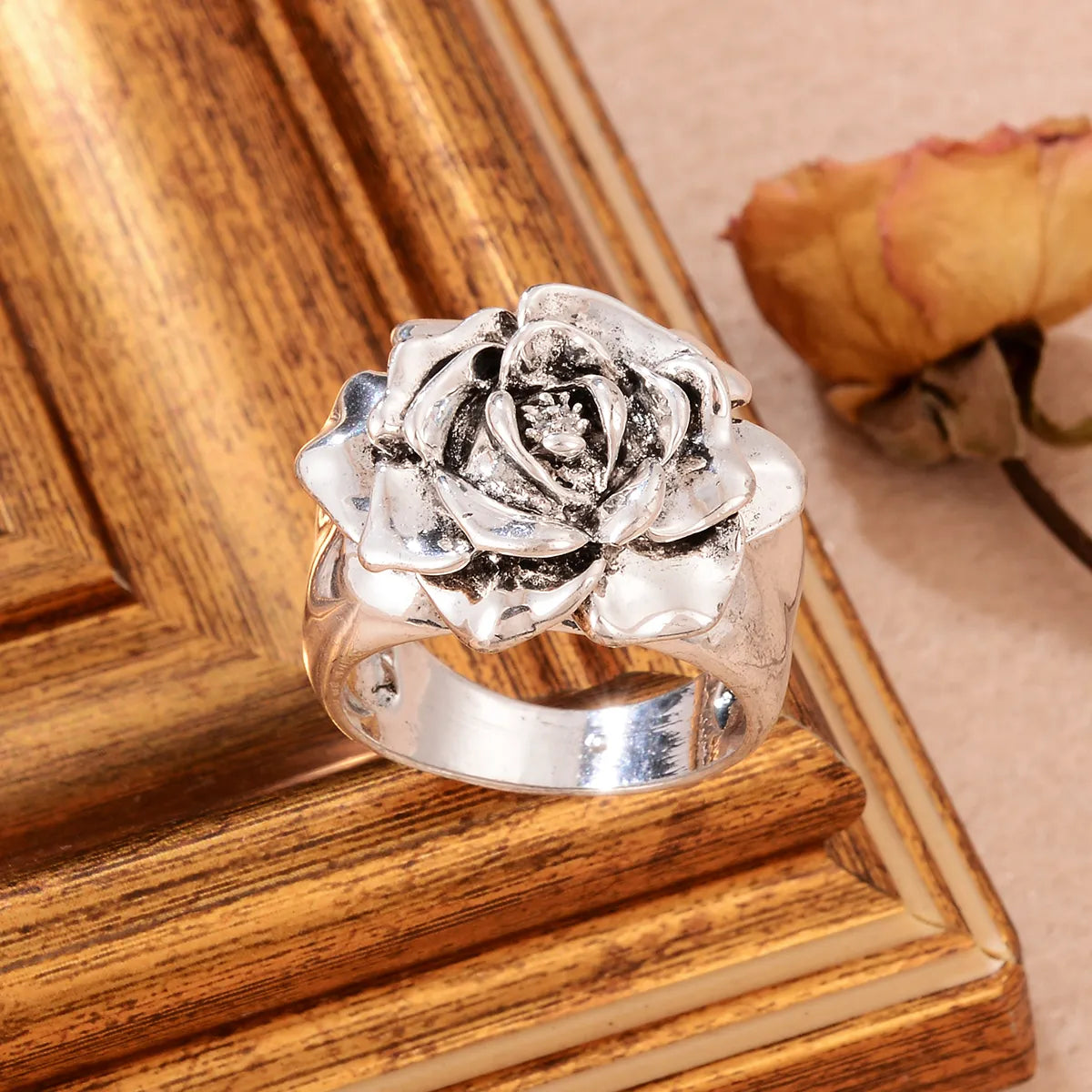 Retro Oval Flower Arylic Alloy Women's Rings