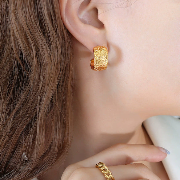 Retro Personality Embossed Titanium Steel Cshaped Women's Earrings With Geometric Design And Electroplating