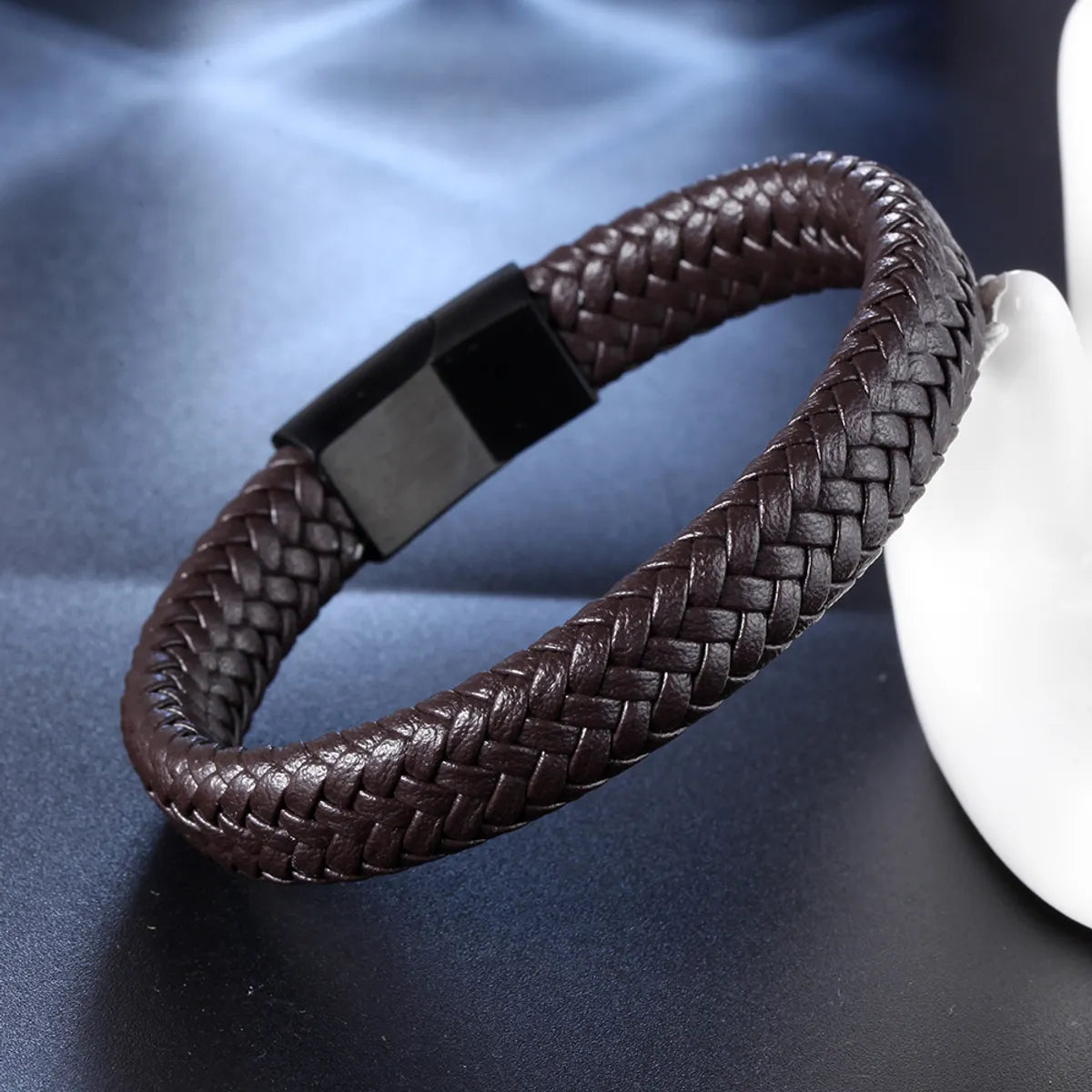 Retro Punk Solid Color Stainless Steel Pu Leather Braid Handmade None Men'S Bangle