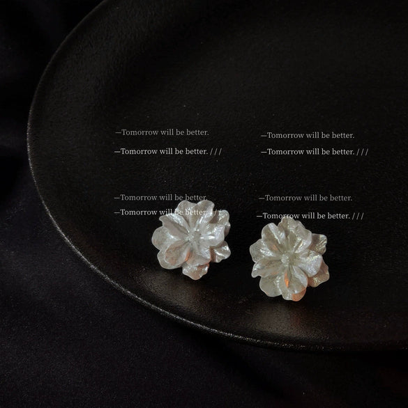 Retro Resin Flower Earrings For Women White Floral Camellia Style Electroplated Elegant Statement Earrings