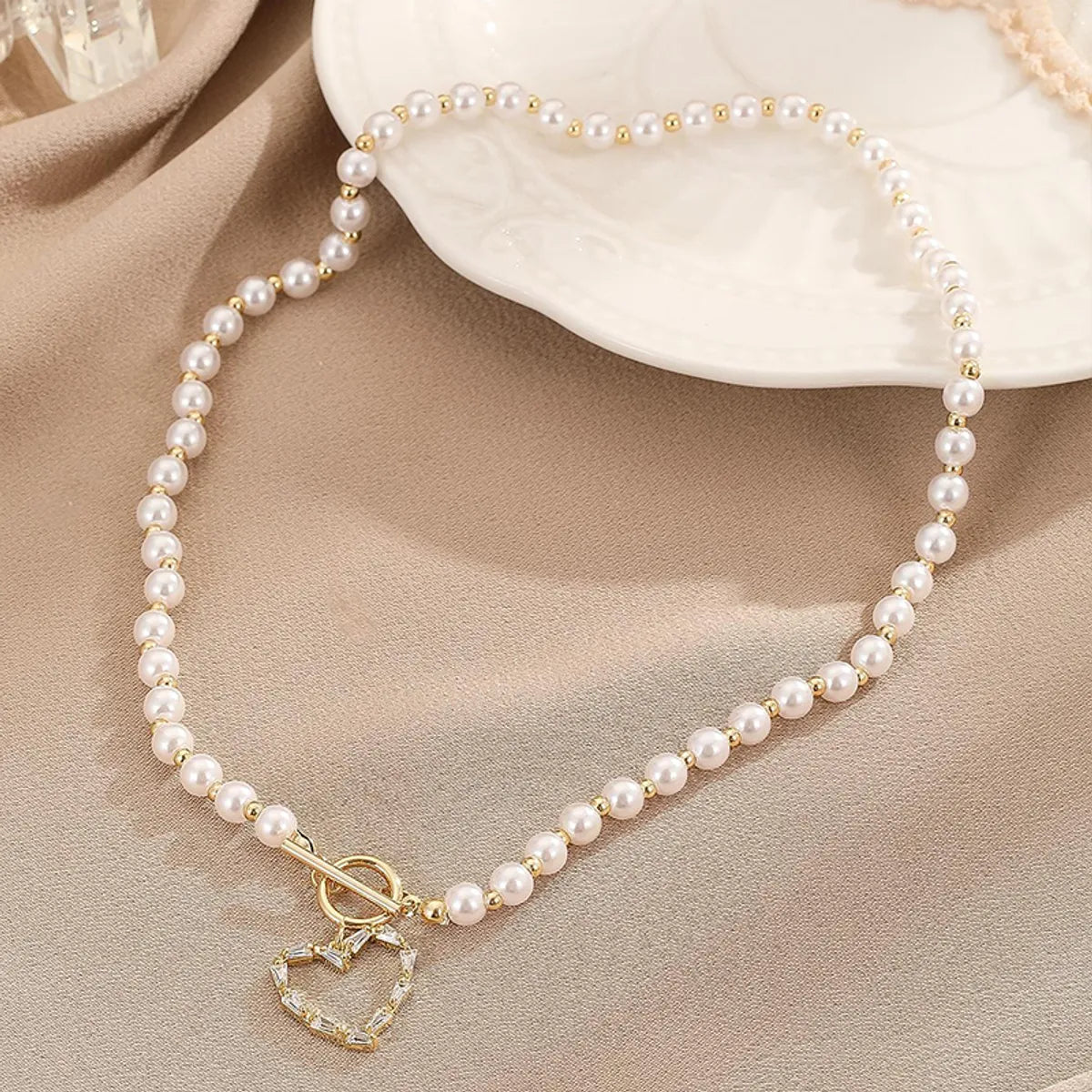 Retro Roman Style Commute Heart Shape Freshwater Pearl Copper Toggle Plating Inlay Zircon Pendant Necklace