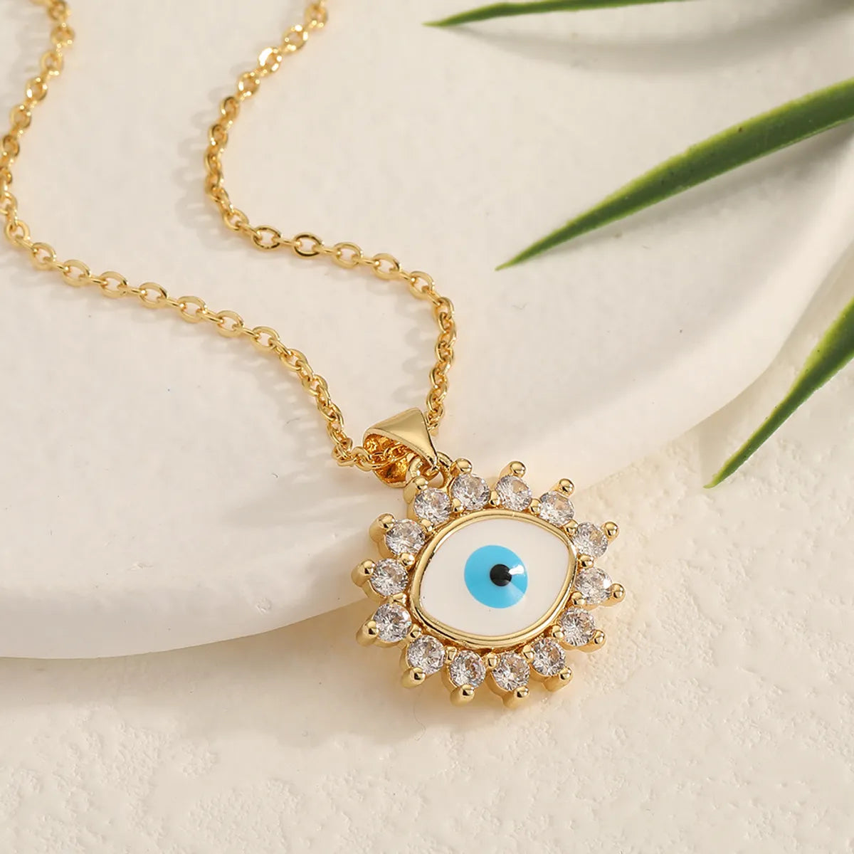 Retro Romantic Palm Eye Copper Plating Inlay Zircon Gold Plated Pendant Necklace