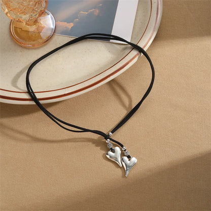 Retro Round Alloy Plating Silver Plated Women'S Pendant Necklace