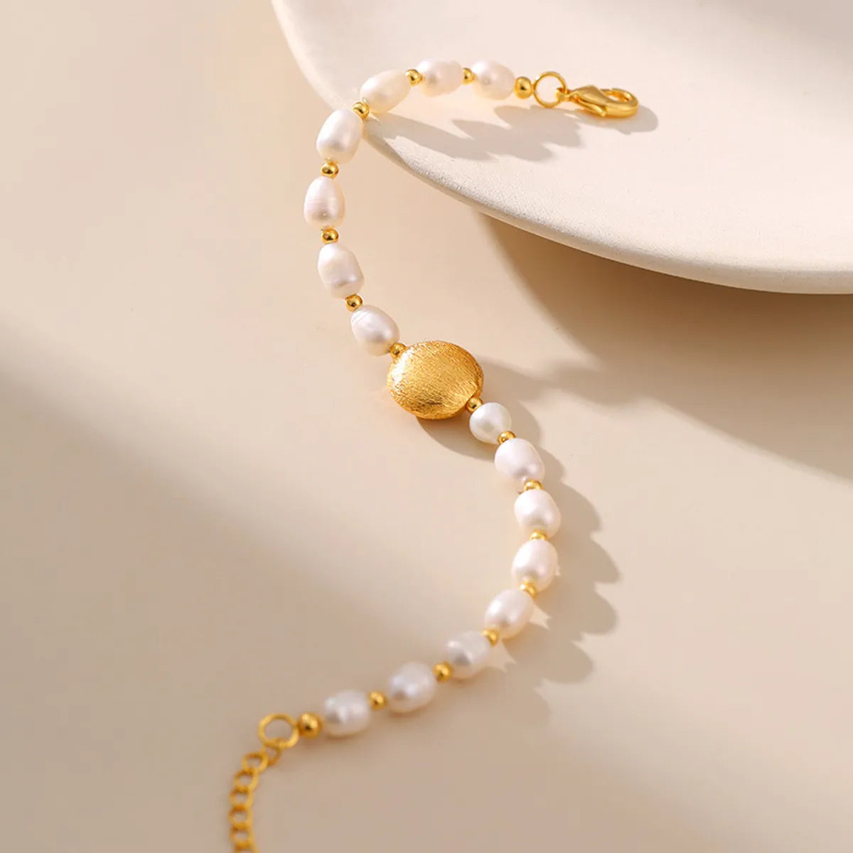 Retro Round Freshwater Pearl Copper Plating Bracelets