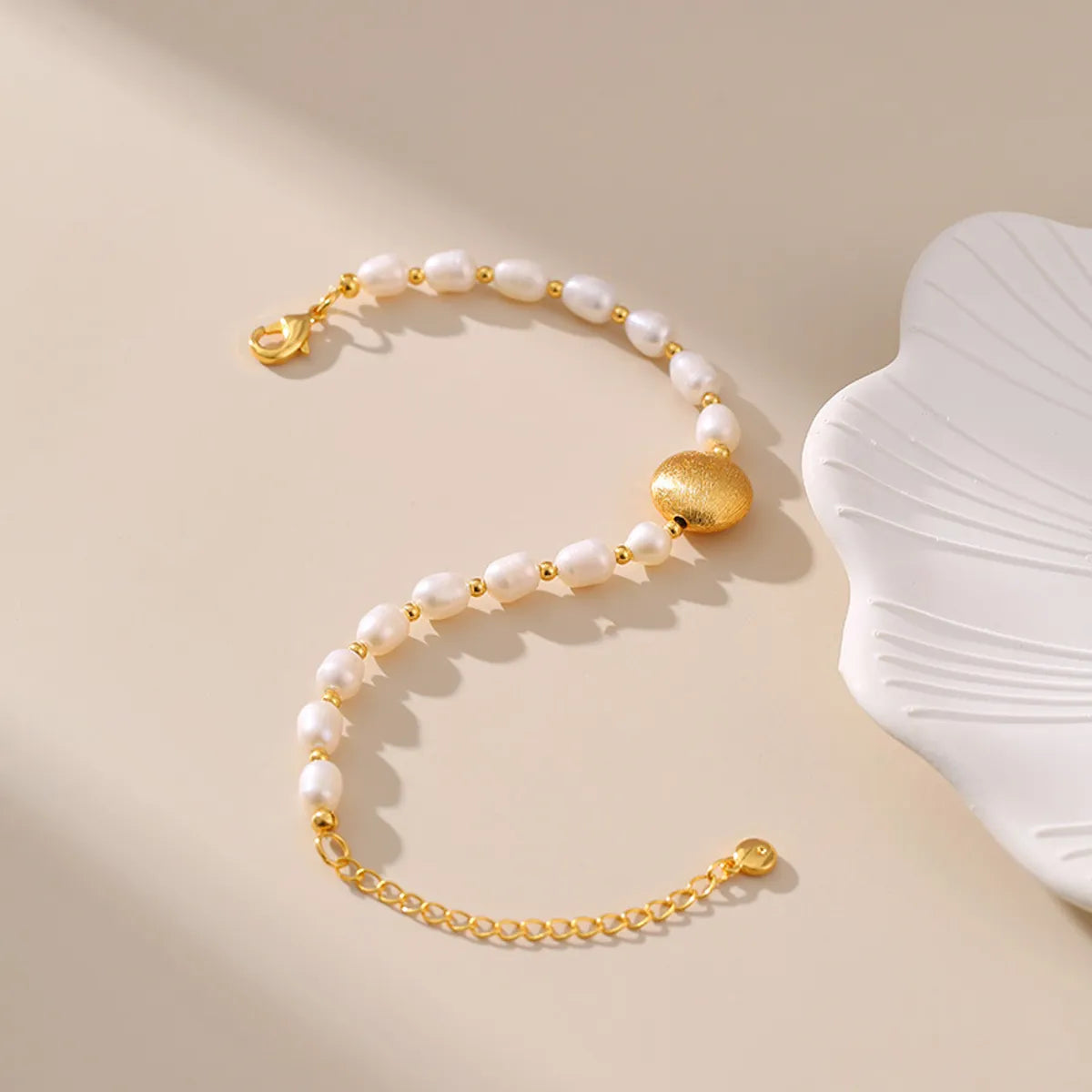 Retro Round Freshwater Pearl Copper Plating Bracelets