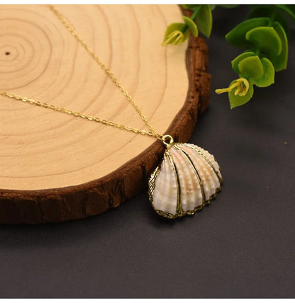 Retro Shell Copper Plating Inlay Pearl 18k Gold Plated Pendant Necklace