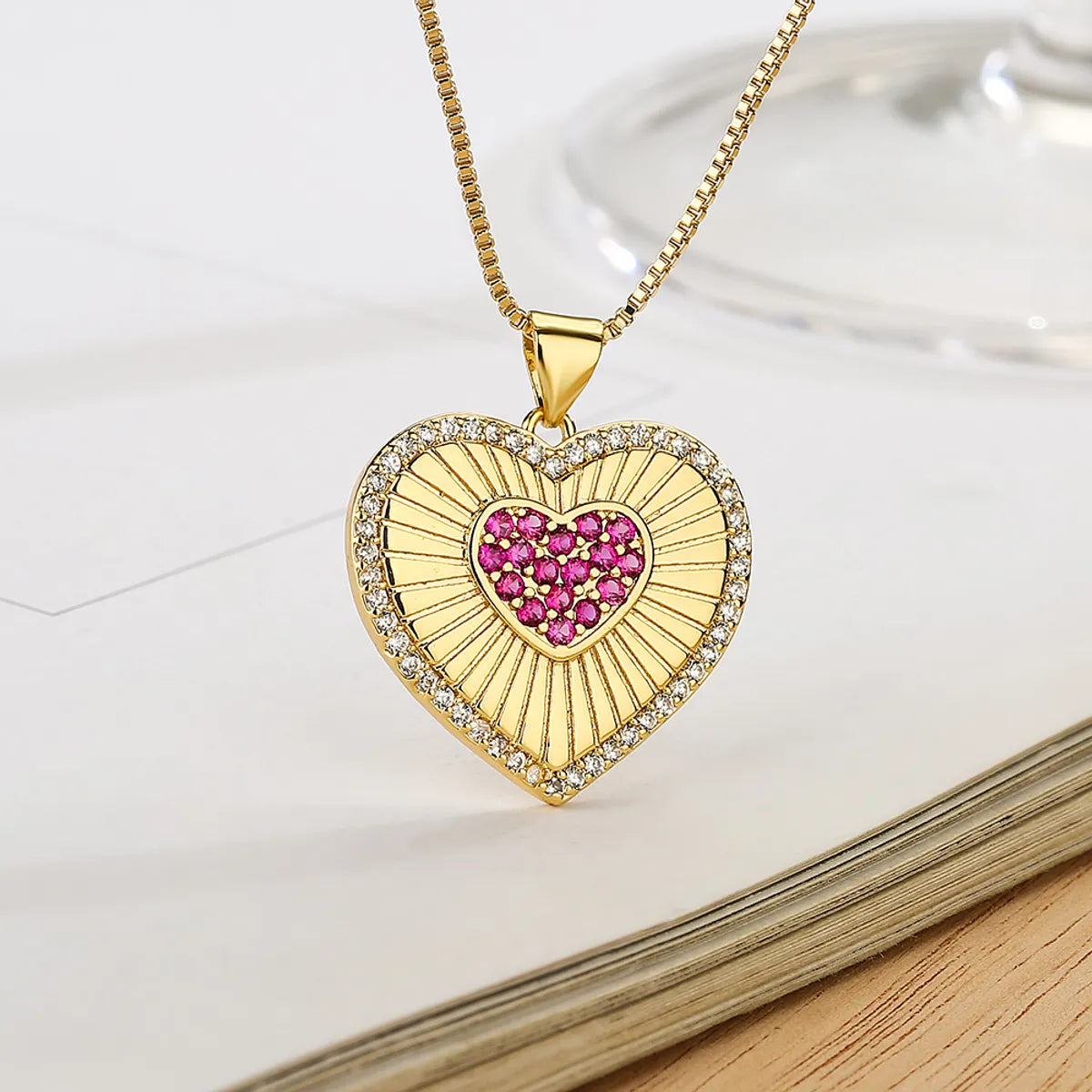 Retro Shiny Heart Shape Copper Plating Inlay Zircon 18k Gold Plated Pendant Necklace