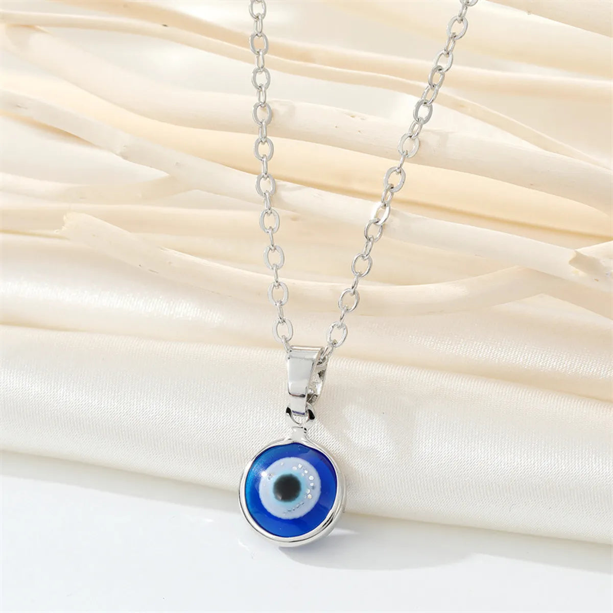 Retro Simple Color Resin Turkish Eye Necklace Demon Eye Pendant Necklace