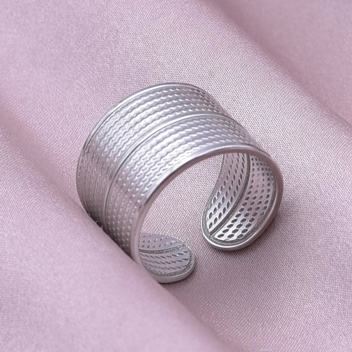 Retro Simple Style Circle Stainless Steel 18k Gold Plated Wide Band Rings