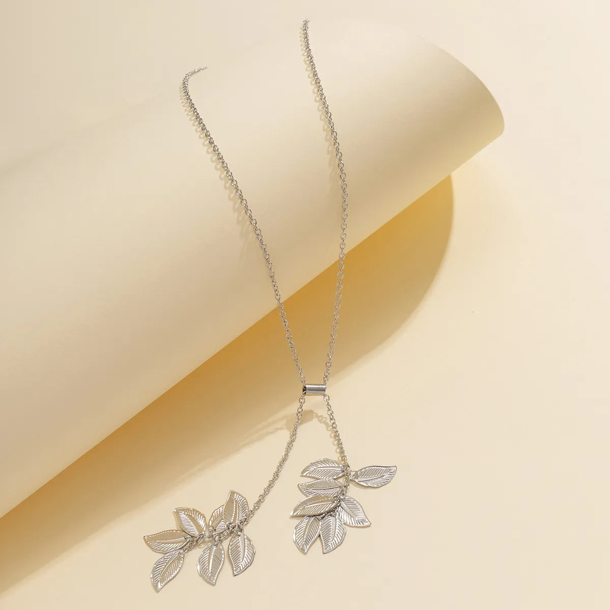 Retro Simple Style Leaves Artificial Pearl Metal Iron Women's Long Necklace