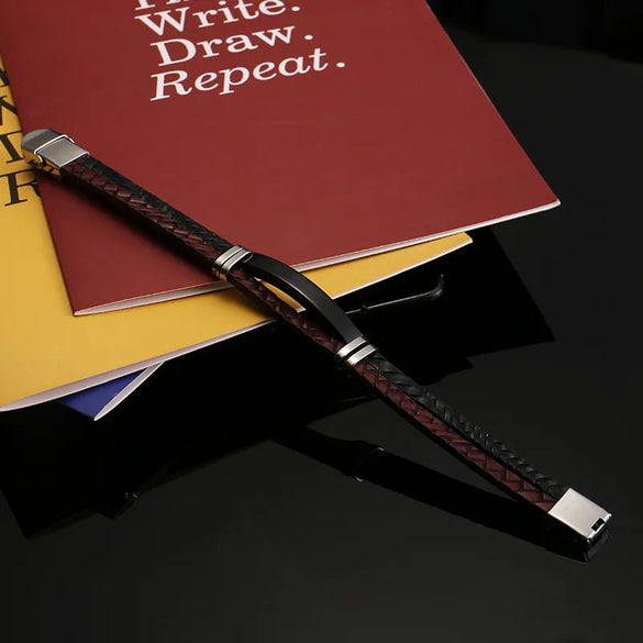 Retro Solid Color 304 Stainless Steel Pu Leather Men'S Bracelets Men Cord & Leather Bracelets