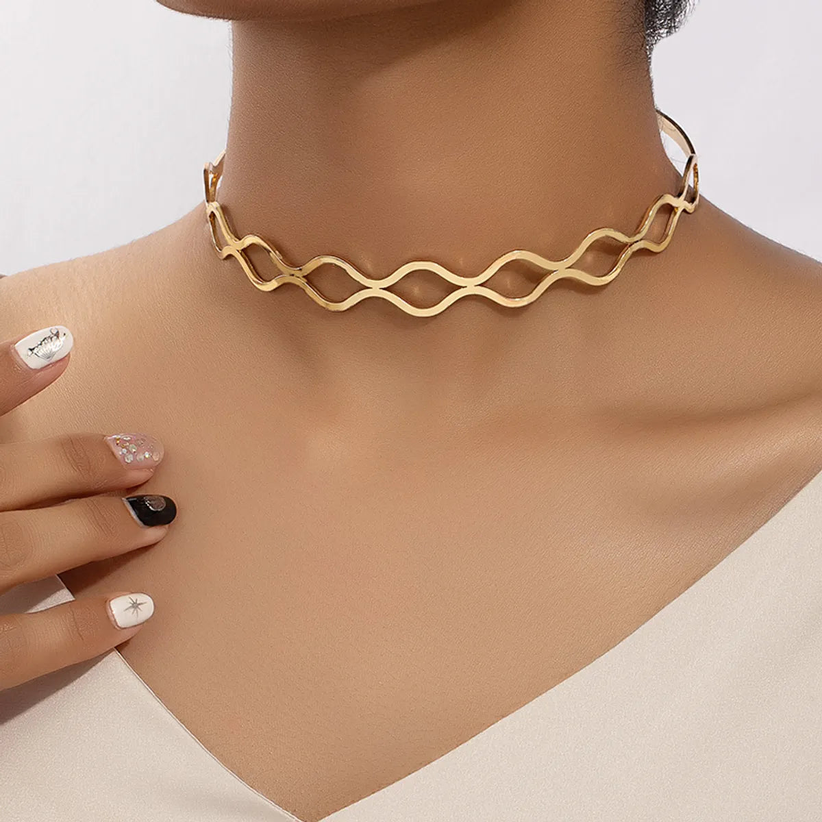 Retro Solid Color Alloy Plating Gold Plated Women'S Choker