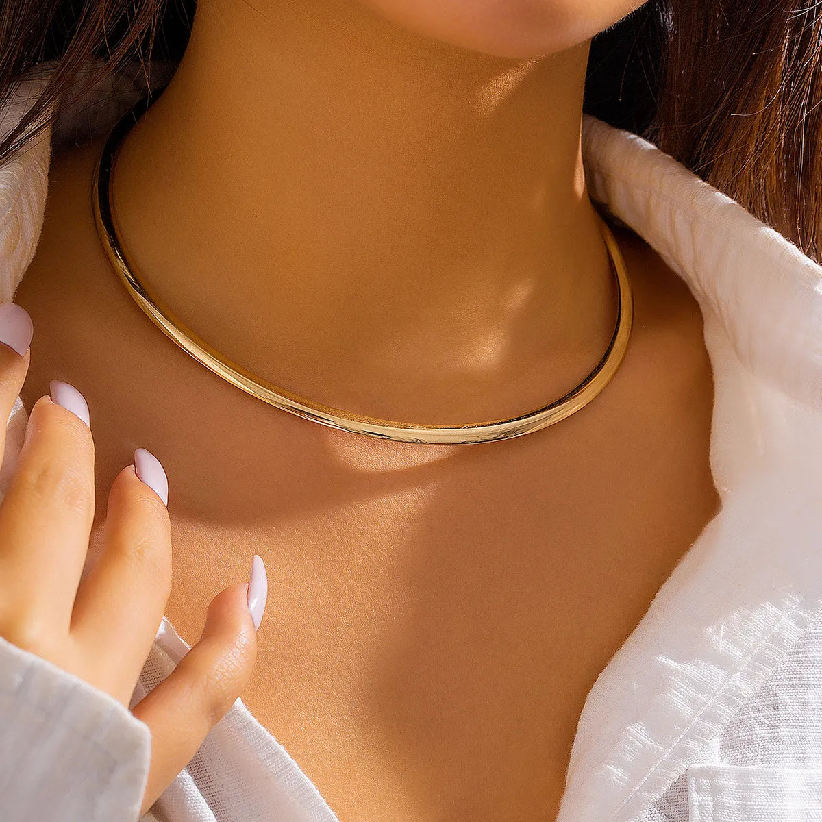 Retro Solid Color Iron Women's Choker