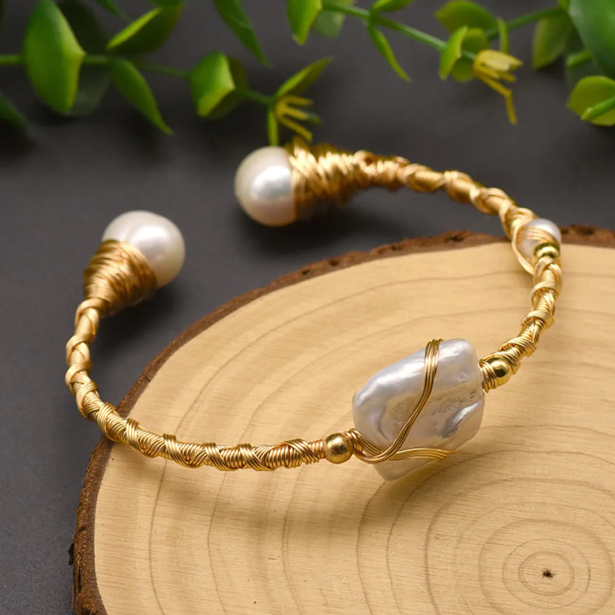 Retro Solid Color Stainless Steel Freshwater Pearl Plating 18k Gold Plated Bangle