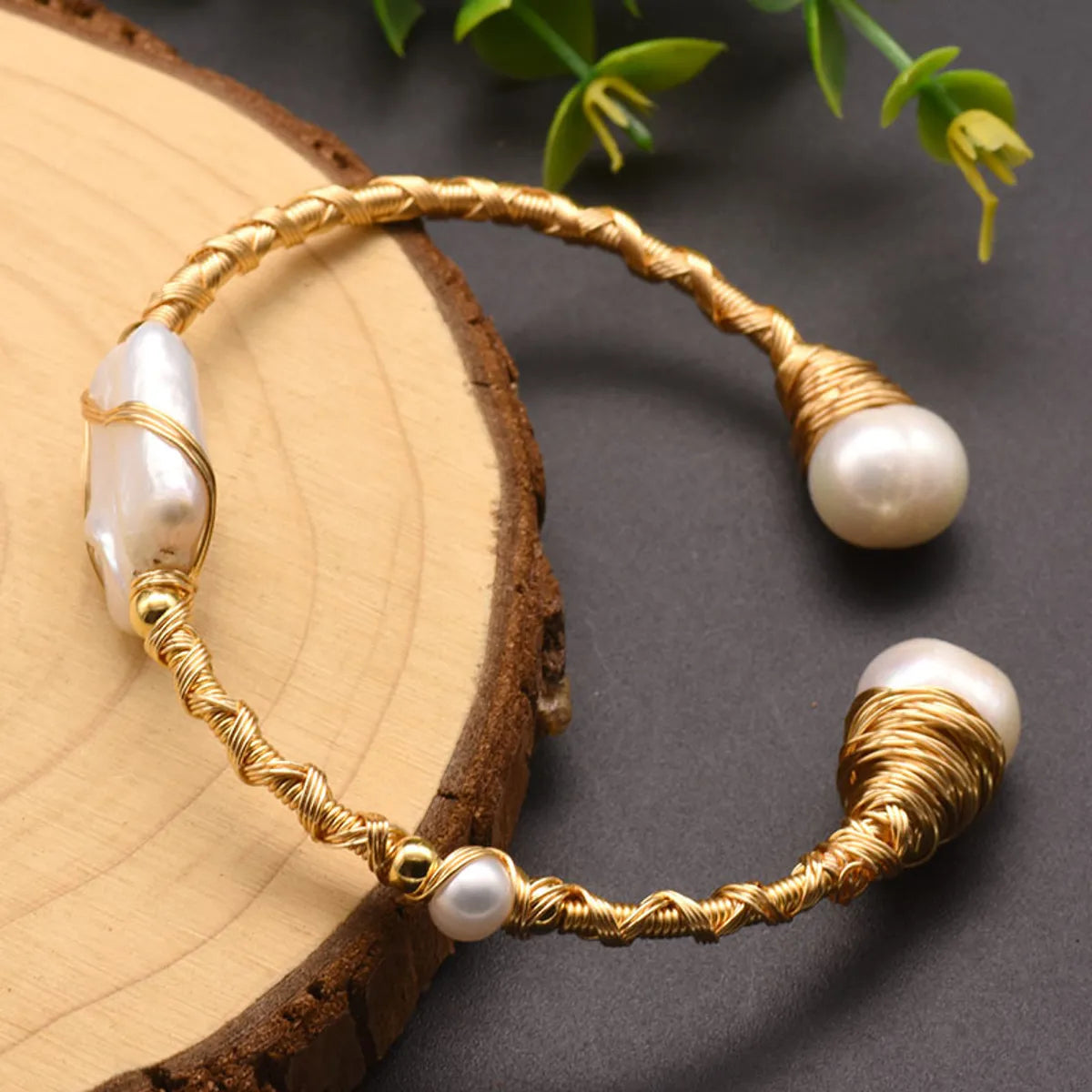 Retro Solid Color Stainless Steel Freshwater Pearl Plating 18k Gold Plated Bangle