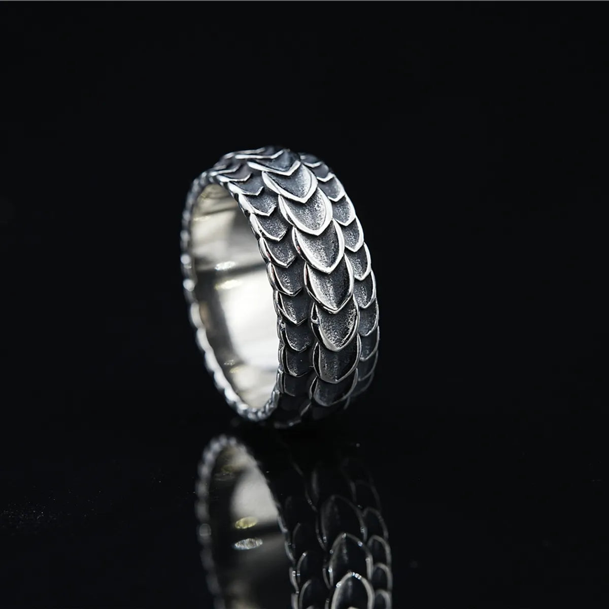 Retro Solid Color Titanium Steel Irregular Men'S Rings