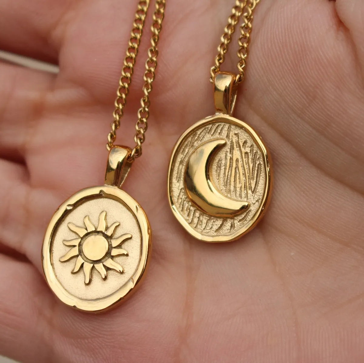 Wholesale Jewelry Retro Streetwear Round Sun Moon 201 Stainless Steel 304 Stainless Steel 18K Gold Plated Plating Pendant Necklace