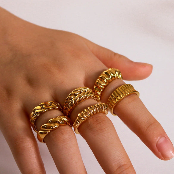 Retro Style Twist Texture Pleated Casting Stainless Steel Ring With Geometric Pattern 18K Furnace Vacuum Plated Jewelry For Women