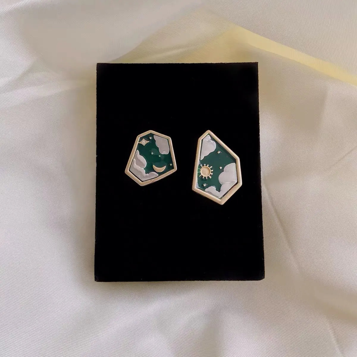 Retro Sun Alloy Enamel Ear Studs 1 Pair