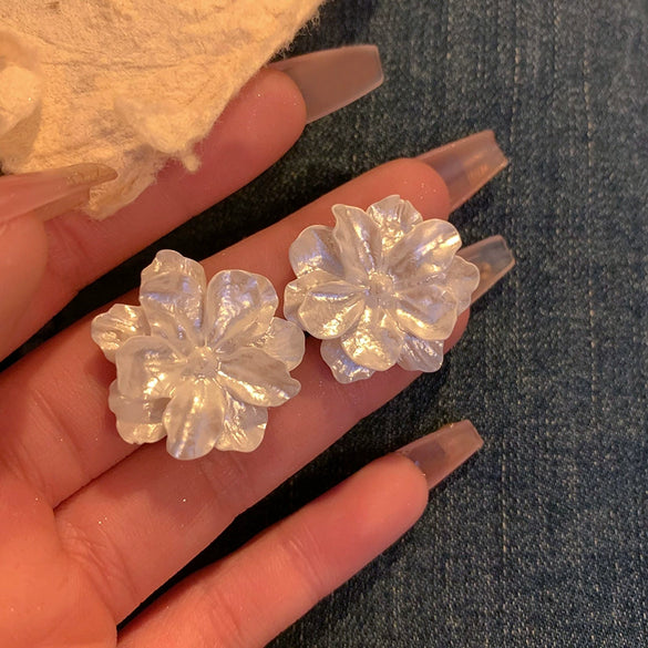 Retro White Camellia Flower Alloy Earrings For Women With Electroplated Floral Design Fashion Ear Jewelry