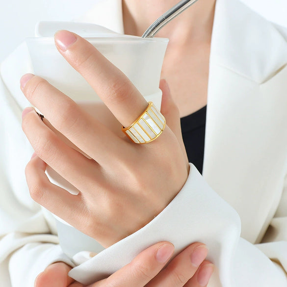 Retro White Seashell Wide Exaggerated Personality Fashion Titanium Steel Ring With Geometric Pattern And Electroplating For Women