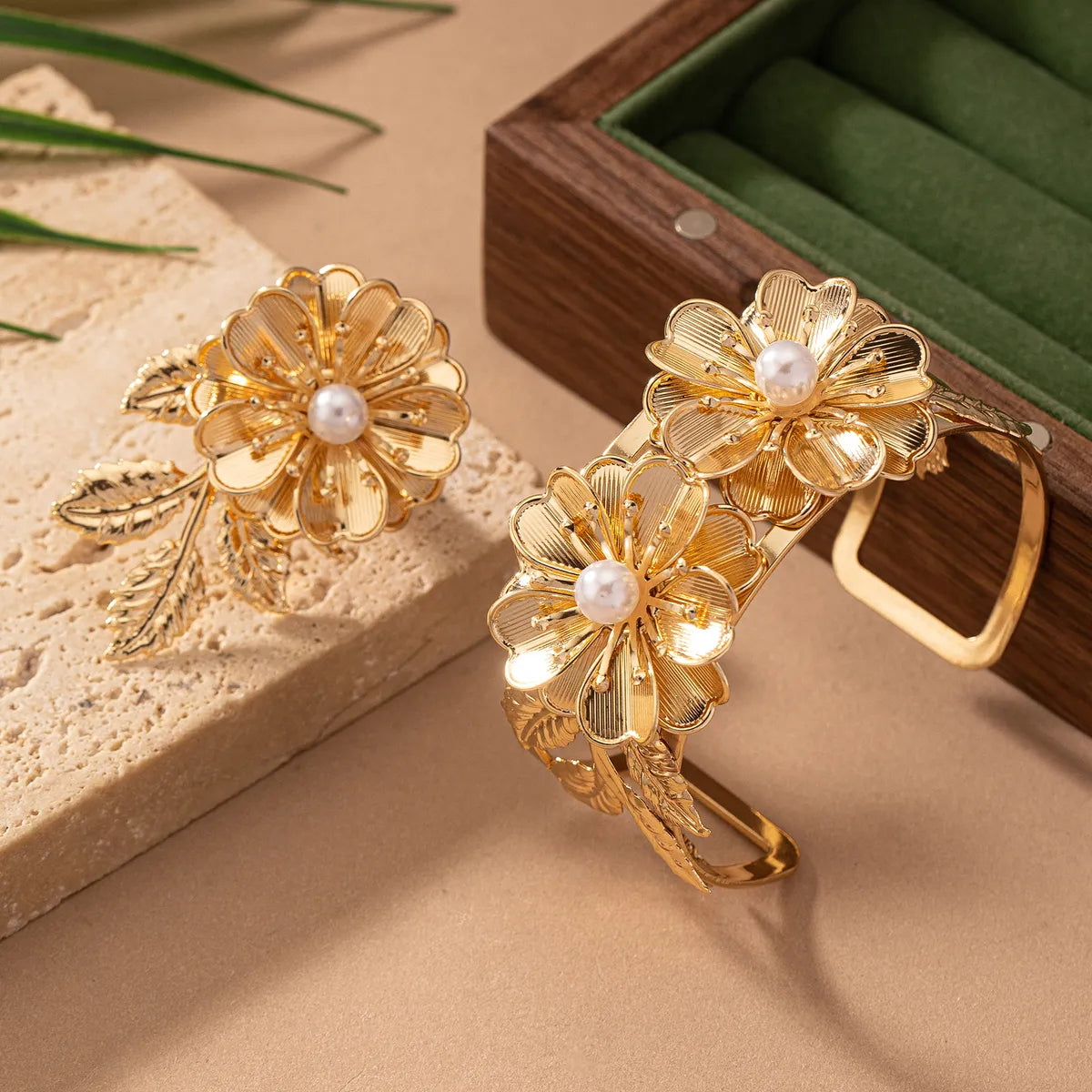 Romantic Classic Style Commute Flower Petal Floral 14K Gold Plated Alloy Wholesale Jewelry Set