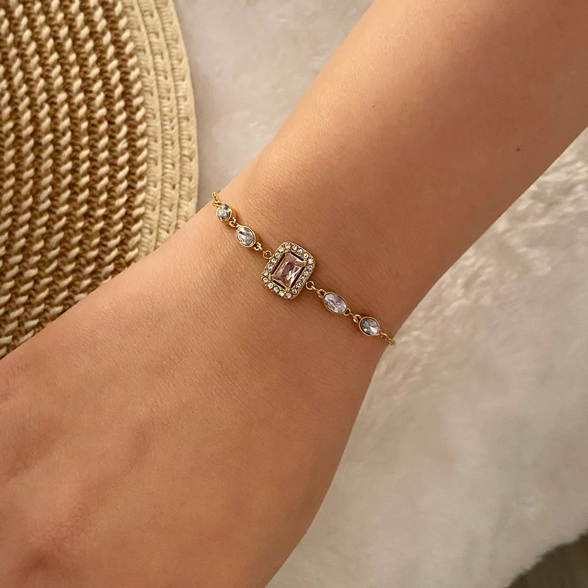 Romantic Solid Color Commute Round Heart Shape Rectangle Stainless Steel Plating Inlay Artificial Rhinestones Bracelets