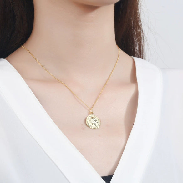 S925 Sterling Silver Portrait Coin Pendant Necklace Round Medallion Collarbone Chain With Electroplated Retro Minimalist Elegant Style