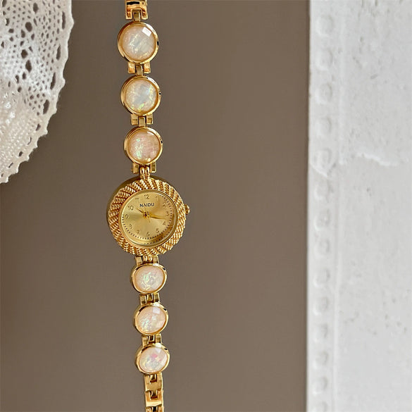 Secondhand Luxury Highend Colorful Women's Metal Bracelet Quartz Watch With Cat's Eye Chain And Round Dial