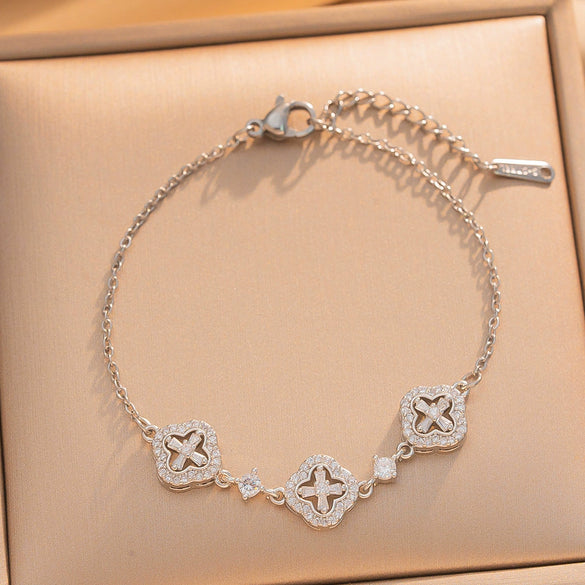 Shiny Women's Star Pattern Titanium Steel Chain Bracelet With 18K Real Gold Plated Copper Accents