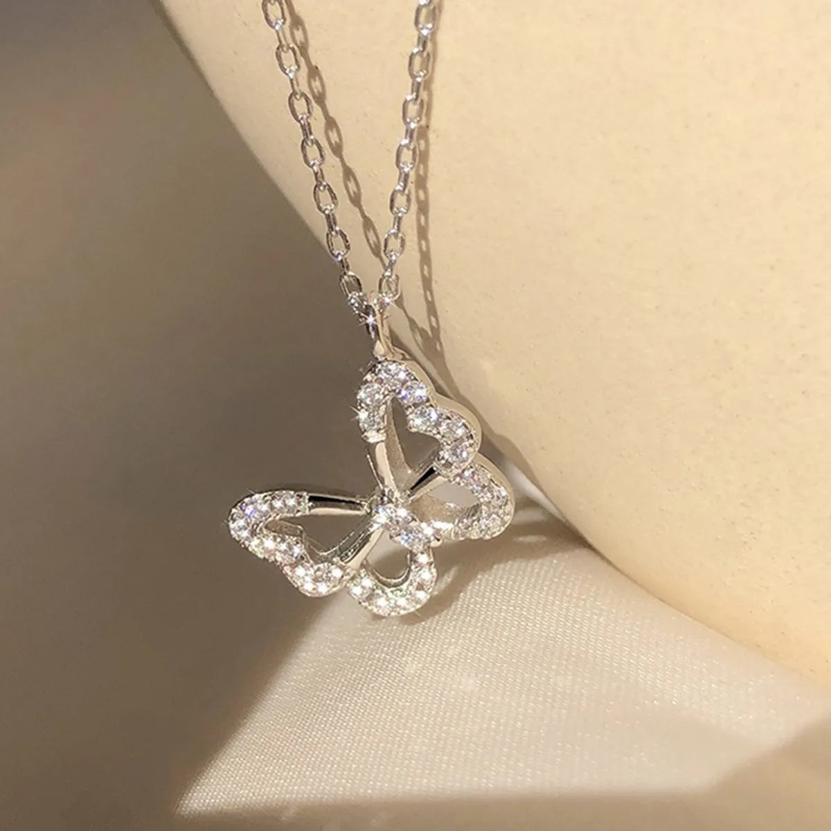 Silver Butterfly Simple Ladies Hollow Butterfly Pendant Diamond Clavicle Alloy Chain