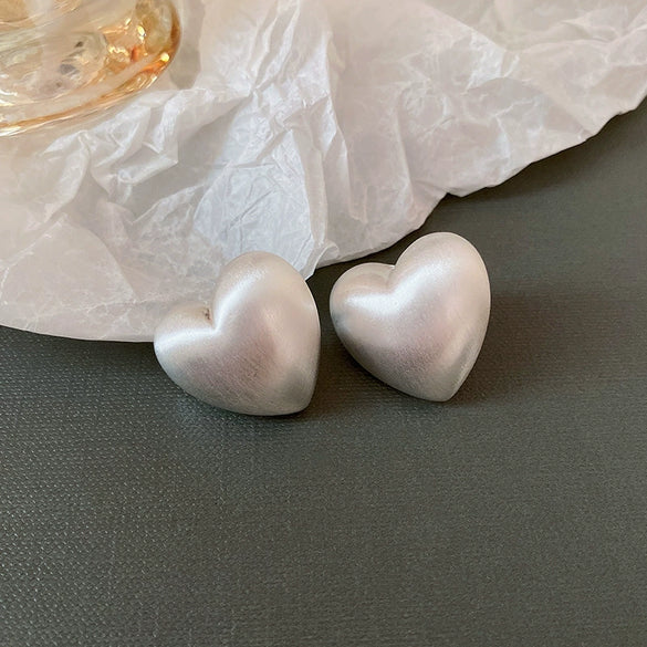 Silver Needle Metal Heart Plain Hoop Earrings Elegant Cold Style Electroplated For Women