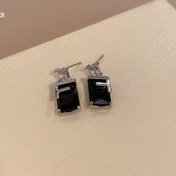 Silver Needle Metal Heart Plain Hoop Earrings Elegant Cold Style Electroplated For Women