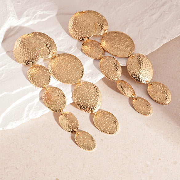 Silver Needle Pattern Oval Tassel Metal Earrings For Women With Electroplating Design