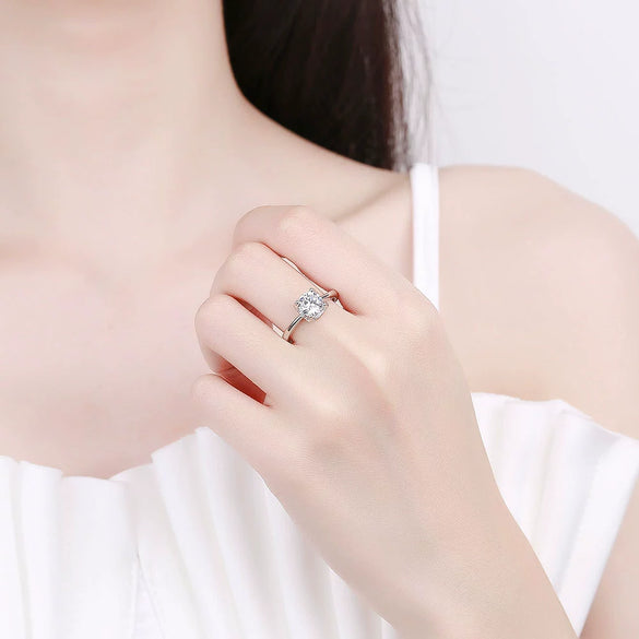 Silver Ushaped Cow Head Ring For Ladies With Geometric Pattern And Electroplating Treatment
