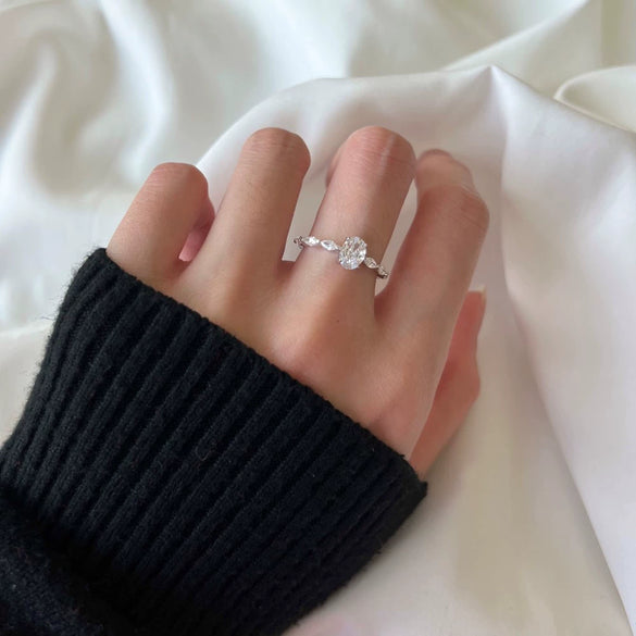 925 Silver Women's Oval Eggshaped Geometric Fashionable Electroplated Zircon Ring