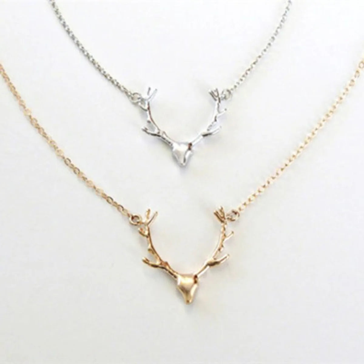 Simple Antler Necklace Christmas Elk Reindeer Pendant Necklace Female Clavicle Chain Fawn Antler Necklace Wholesale