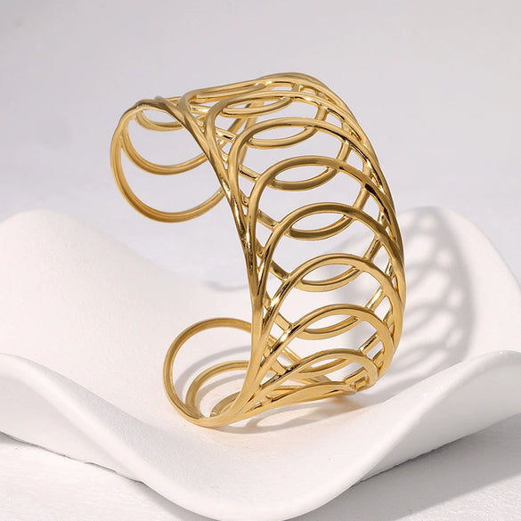 Simple Cold Style Geometric Love Flower French Gold Plated Stainless Steel Bracelet For Women