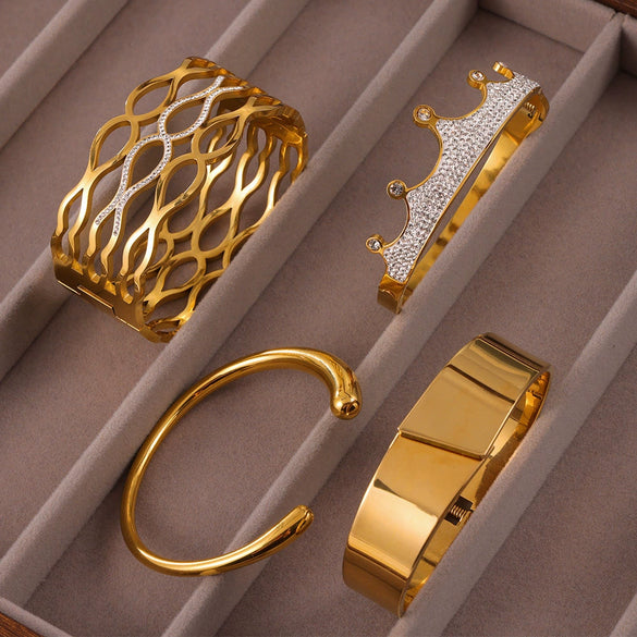 Simple Diamondencrusted Crown Hollow Women's Bracelet Titanium Steel 18K Real Gold Plated Geometric Style Electroplated