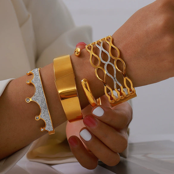 Simple Diamondencrusted Crown Hollow Women's Bracelet Titanium Steel 18K Real Gold Plated Geometric Style Electroplated