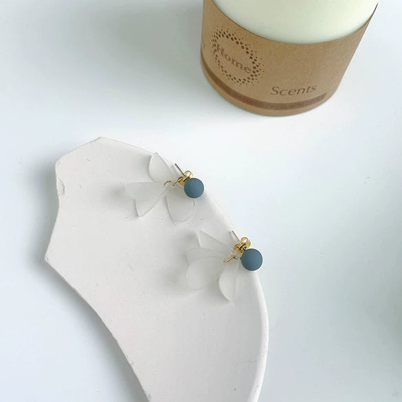 Simple Elegant White Petal Drop Earrings For Women With Silver Needle Vintage Style Resin Ear Accessories
