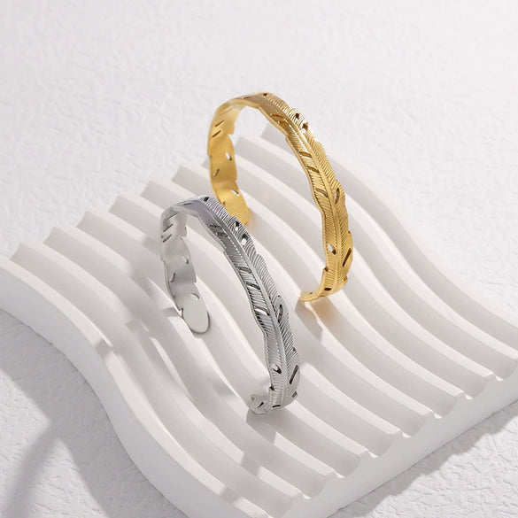 Simple Fashion Hollow Leaves Open Feather All Match Stainless Steel Bracelet With Electroplating Treatment