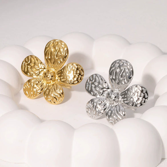 Simple Fashion Joker Flower Open Stainless Steel Ring With Electroplating Treatment
