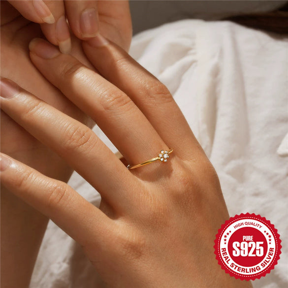 Simple Fashion S925 Sterling Silver Geometric Crystal Petals Ring With Four Claw Inlaid Zircon