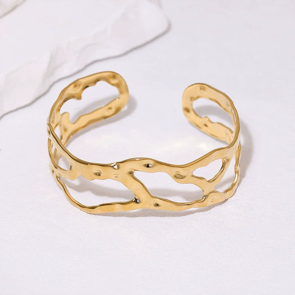 Simple Geometric Stainless Steel Open Bracelet With 18K Gold Tone Electroplated Finish For Women Light Luxury Style